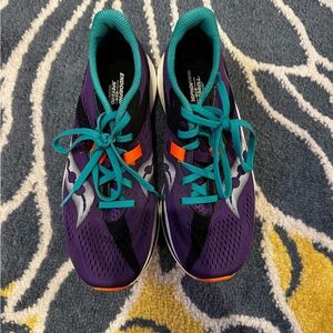 Women’s purple saucony endorphin series w speed roll technology sneakers size 8